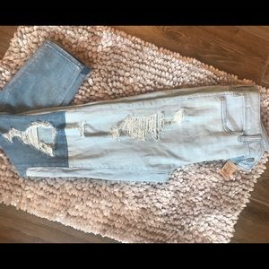 NWT American Eagle Distressed Jeans